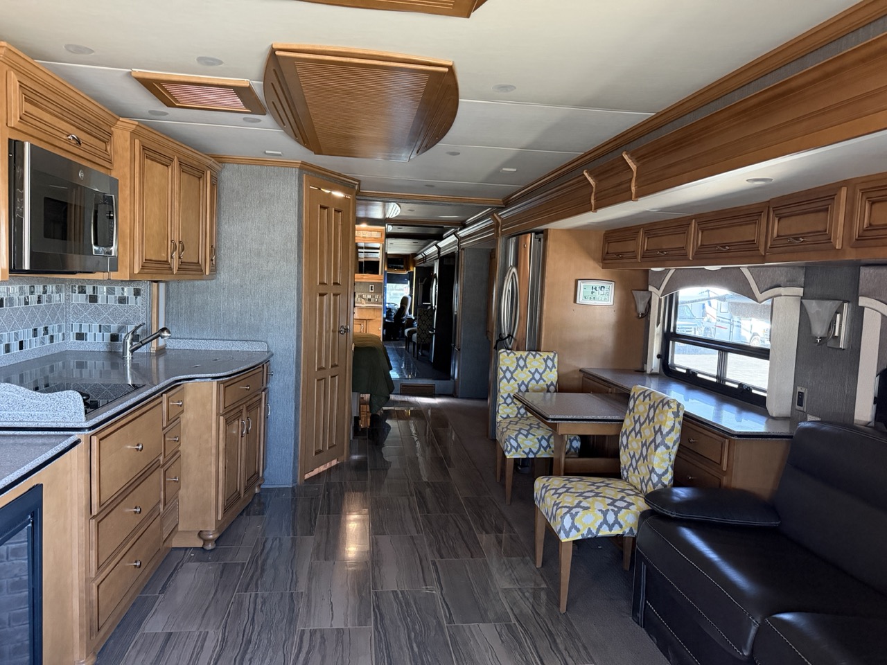 2015 Newmar Ventana 3636 - Image 7