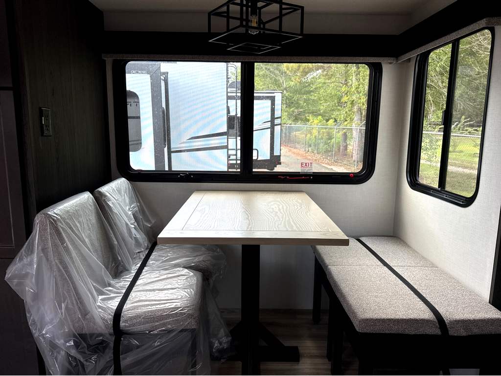 2027 VENTURE RV SPORTTREK 336VRK - Image 15