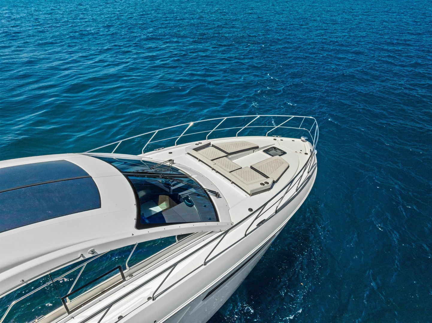 2019 Cruisers Yachts 54 Cantius - Image 12