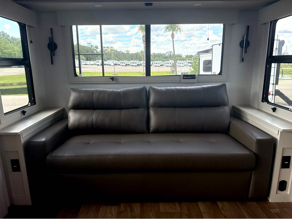 2027 GRAND DESIGN SOLITUDE 310GK - Image 16