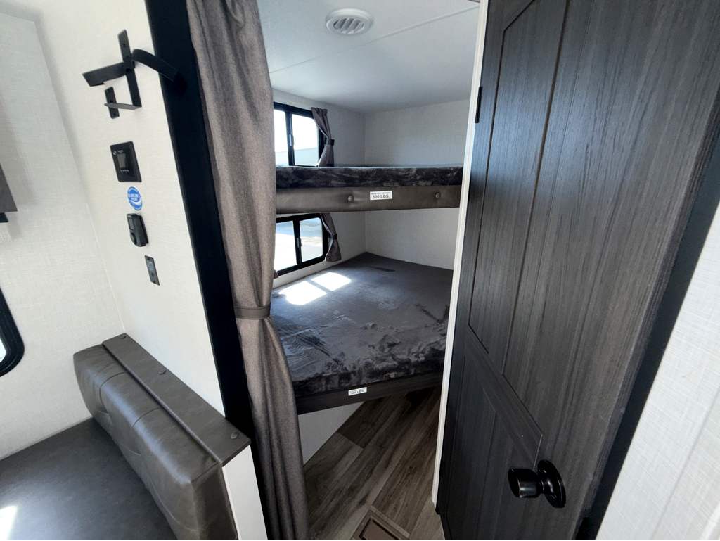 2026 VENTURE RV STRATUS 302VBH - Image 21