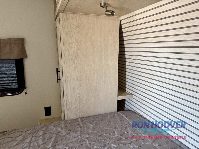 2025 FOREST RIVER 532BEDS - Image 28