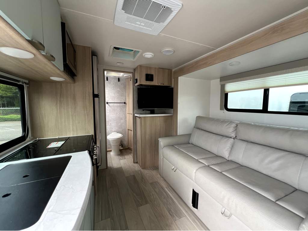 2024 WINNEBAGO MINNIE WINNIE 2108FBS - Image 5