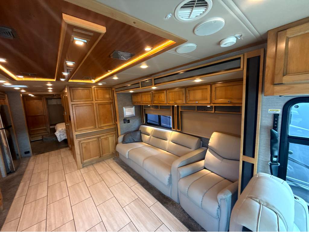 2021 TIFFIN ALLEGRO RED 33 AA - Image 13