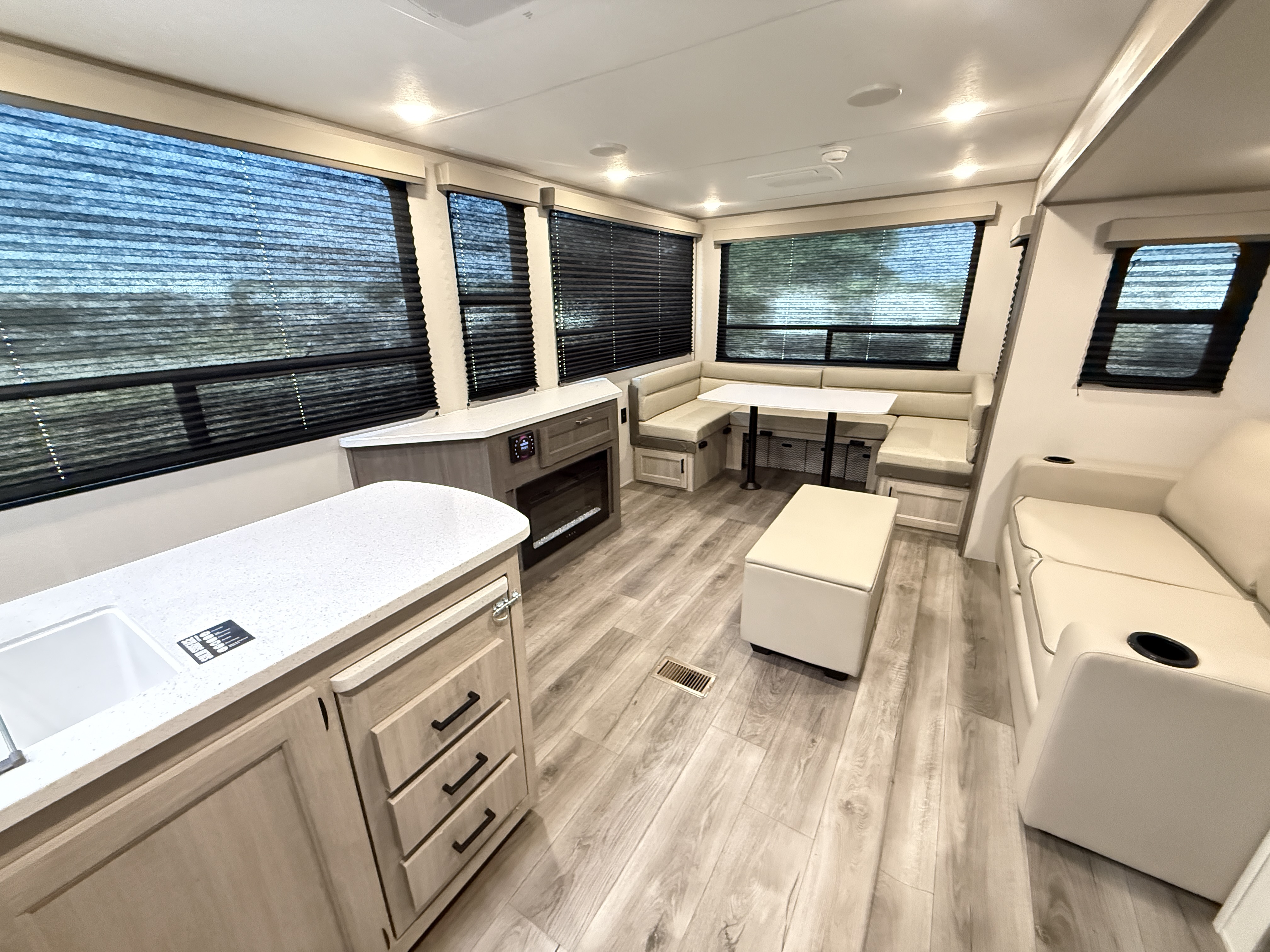 2026 Coachmen Catalina Legacy Edition 283RNR - Image 17