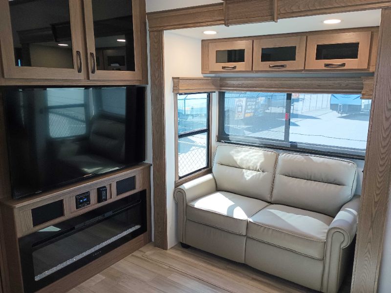 2024 Alliance RV Paradigm 395DS - Image 9