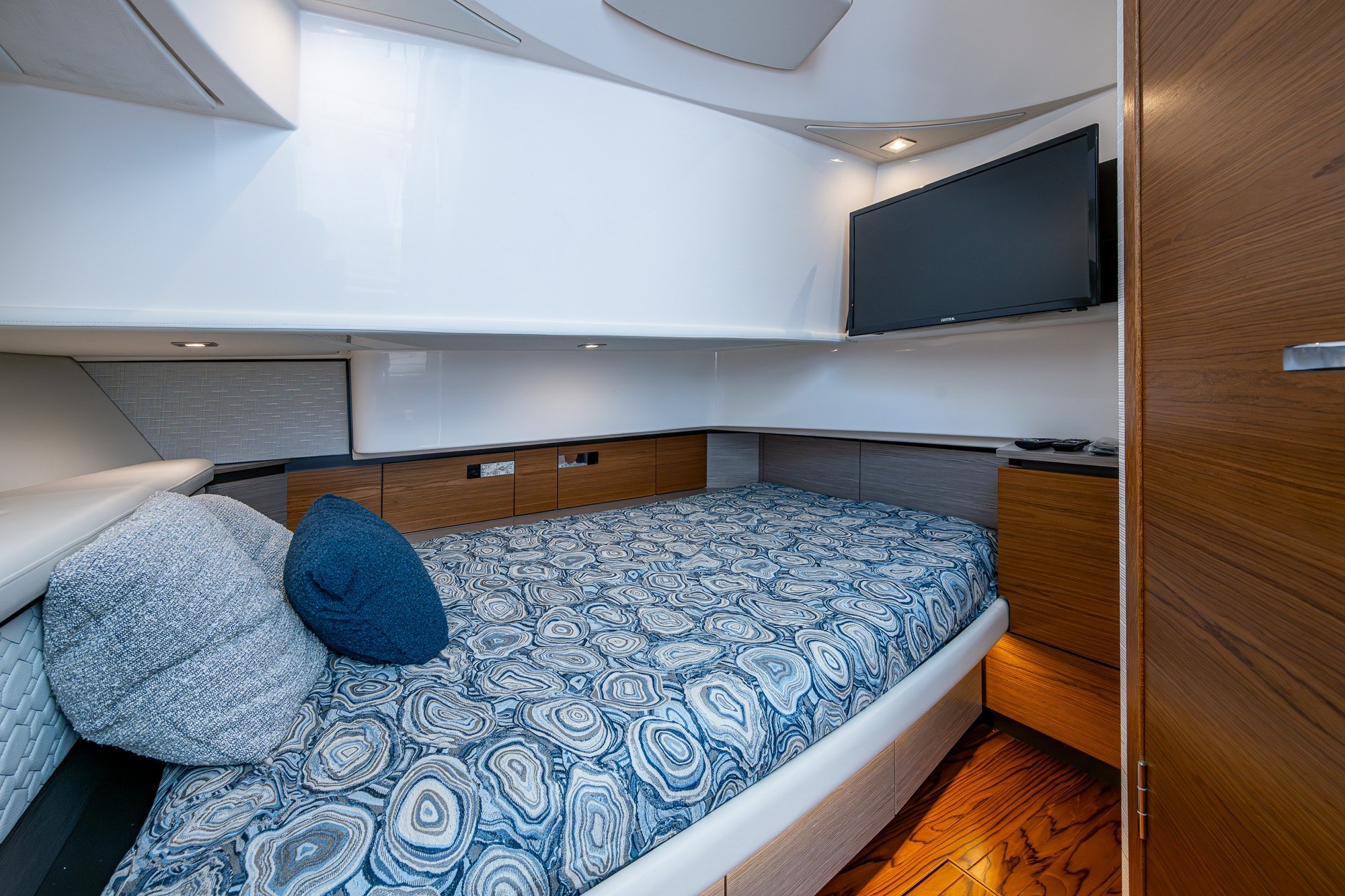 2024 Tiara Yachts 38 LS Base - Image 42