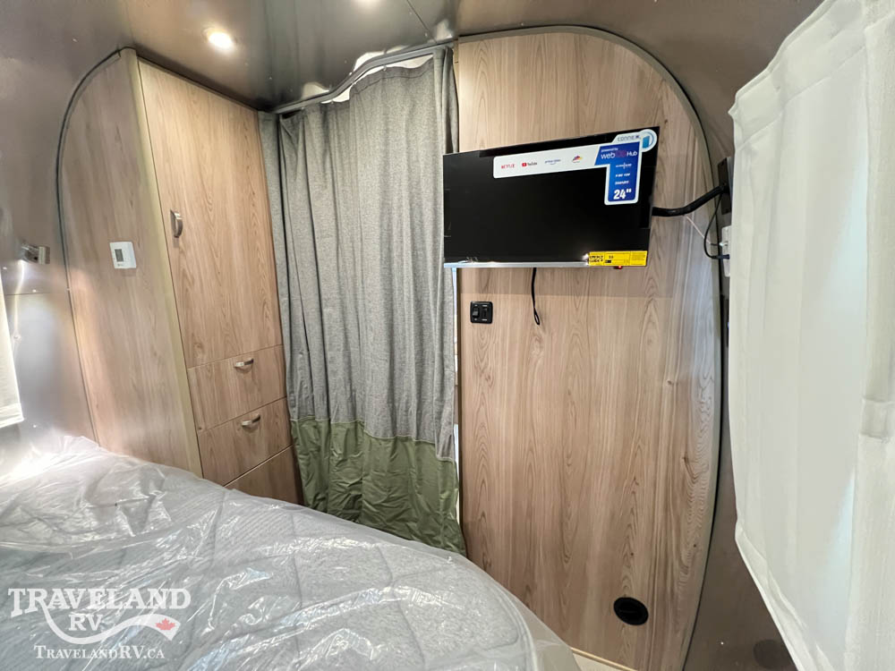 2027 Airstream Flying Cloud 23FBQ - Image 27