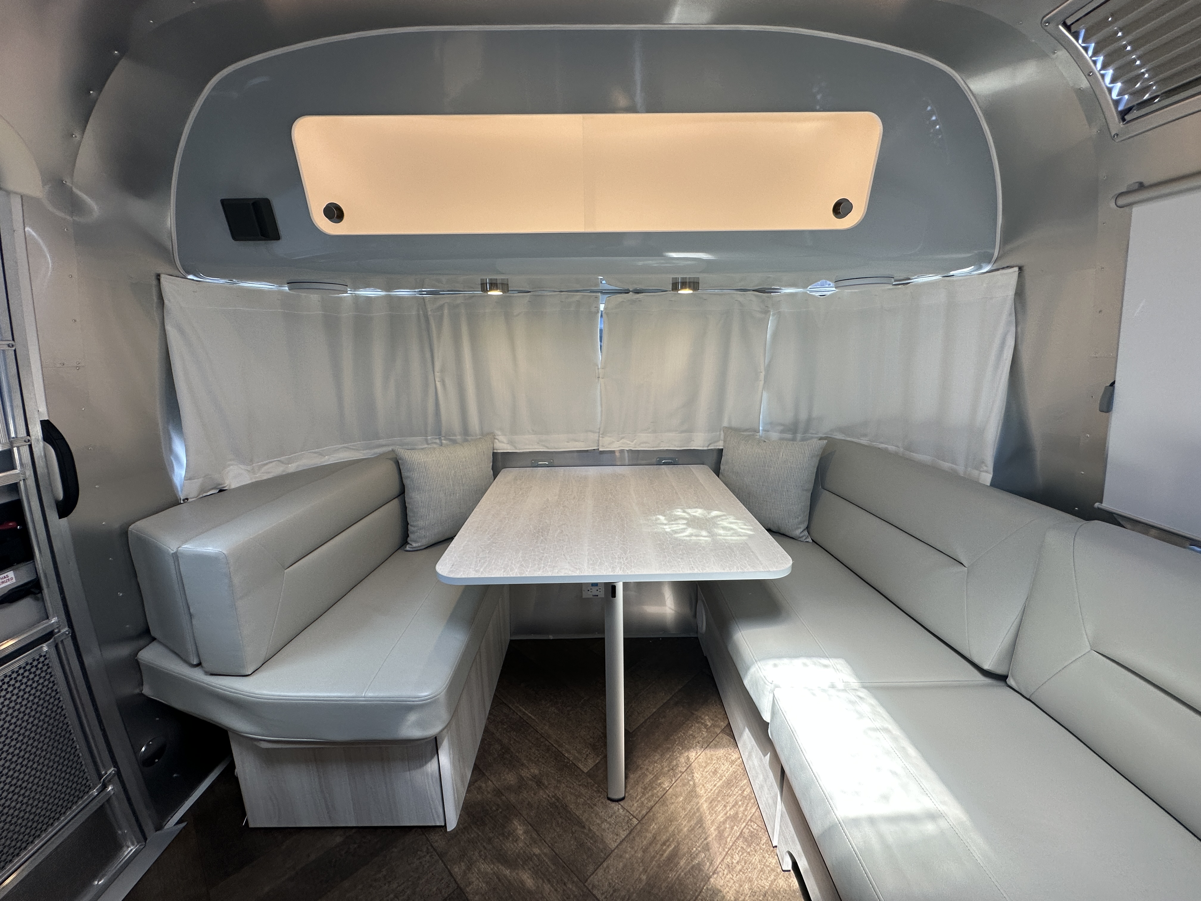 2026 Airstream International 27FB - Image 10