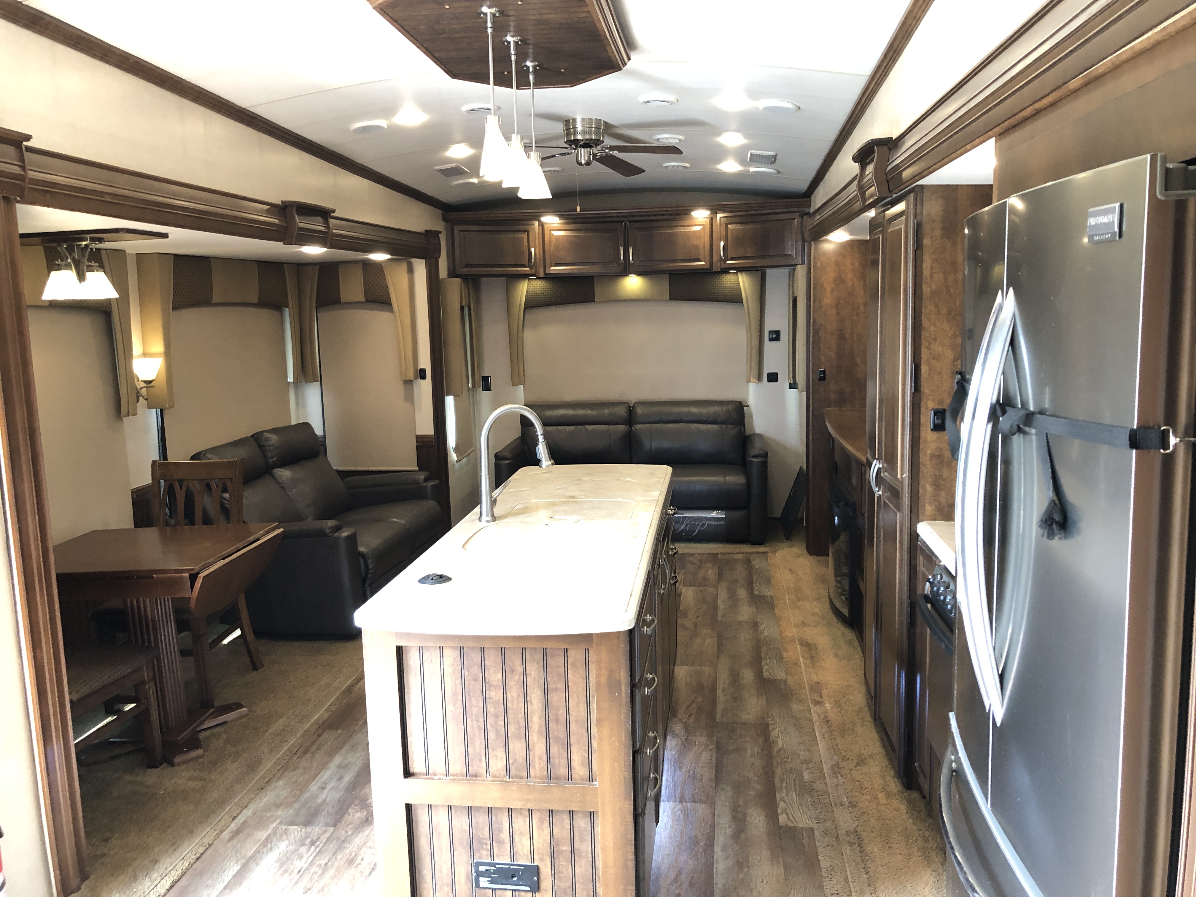2016 Forest River Cardinal 3850RL - Image 9
