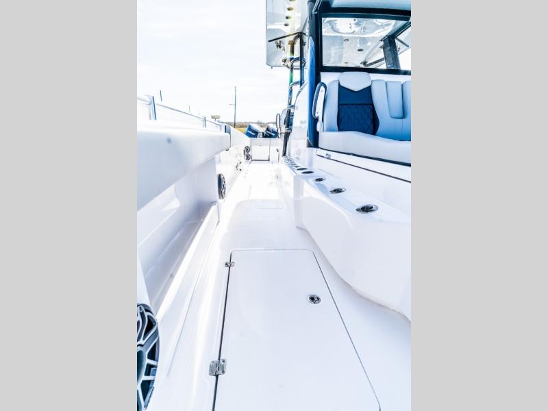 2024 Invincible 37 CATAMARAN - Image 12