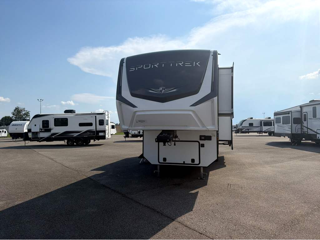 2027 VENTURE RV SPORTTREK 303VIK - Image 8
