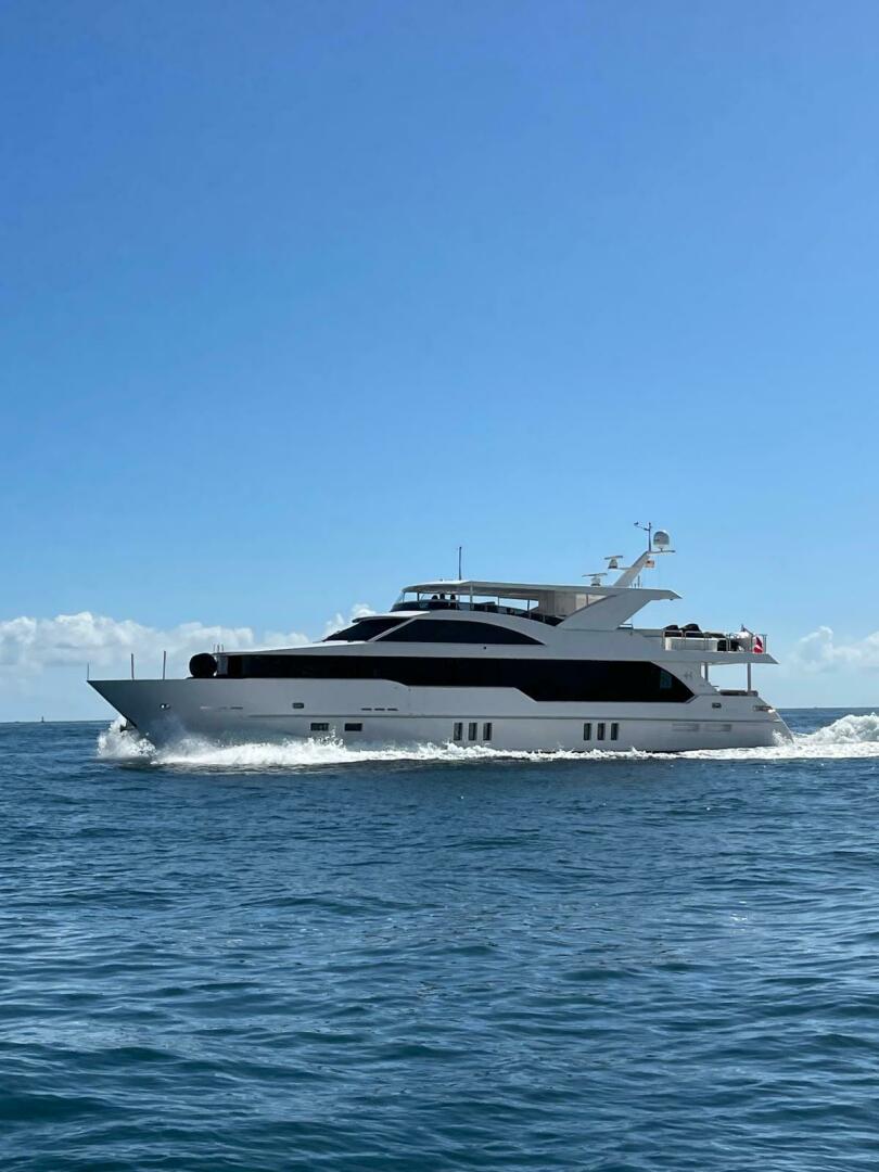2024 Hargrave Raised Pilothouse - Image 21