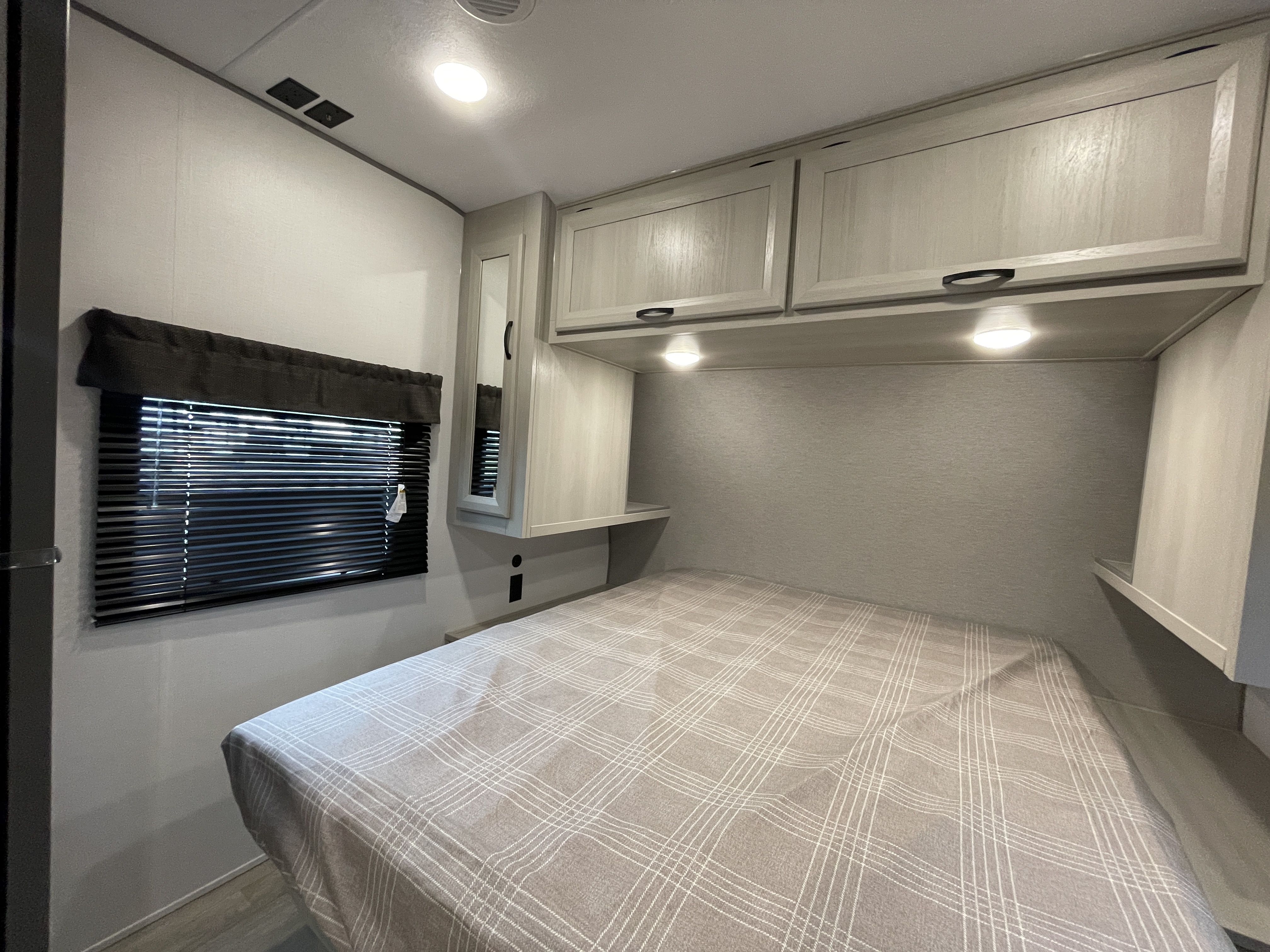 2027 Coachmen Catalina Legacy Edition 273DBHCK - Image 26