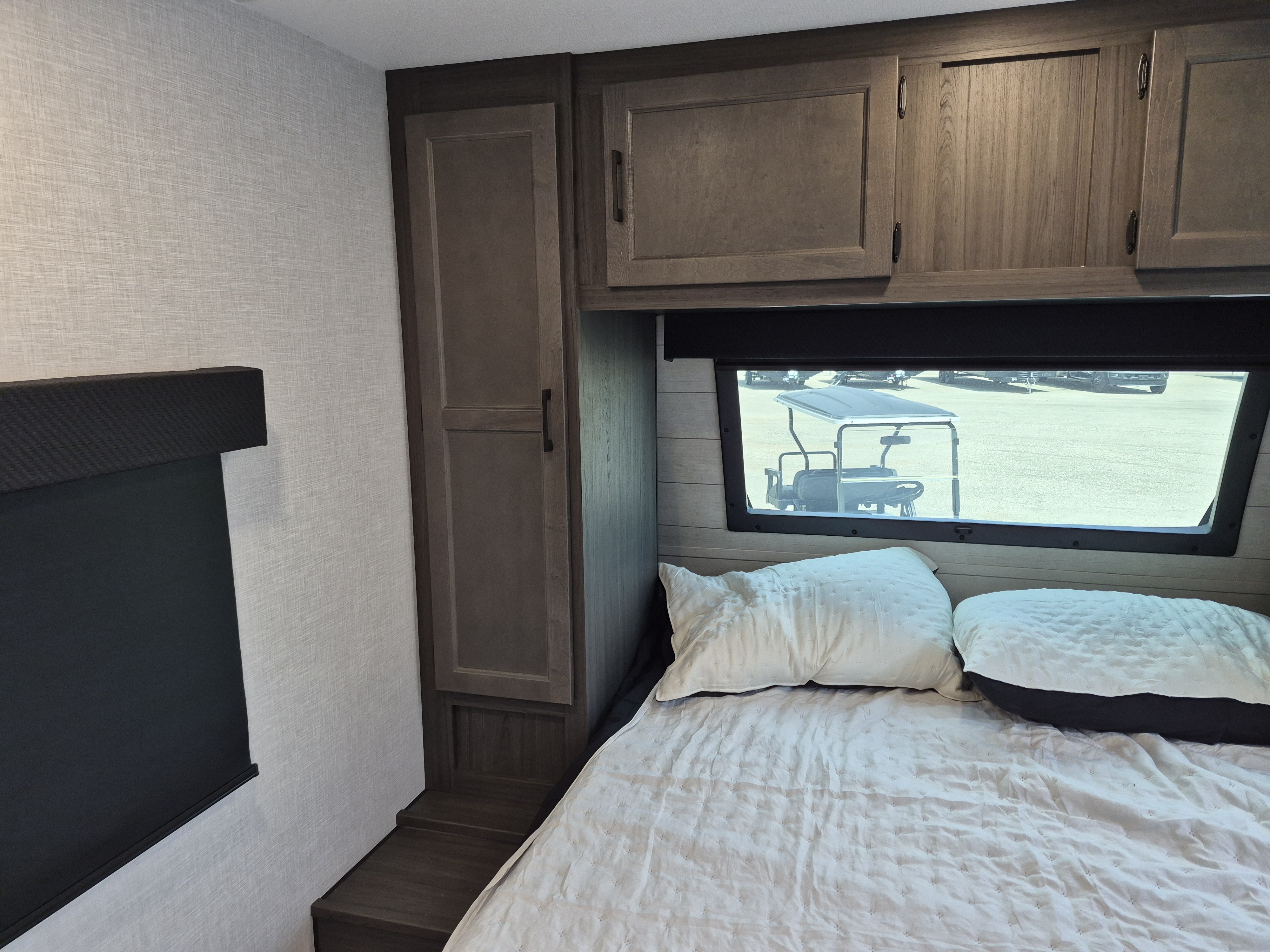 2026 VENTURE RV SPORTTREK 271VBH - Image 30