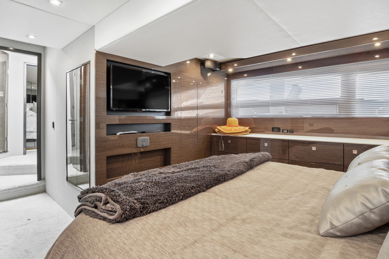 2019 Cruisers 50 Cantius - Image 30