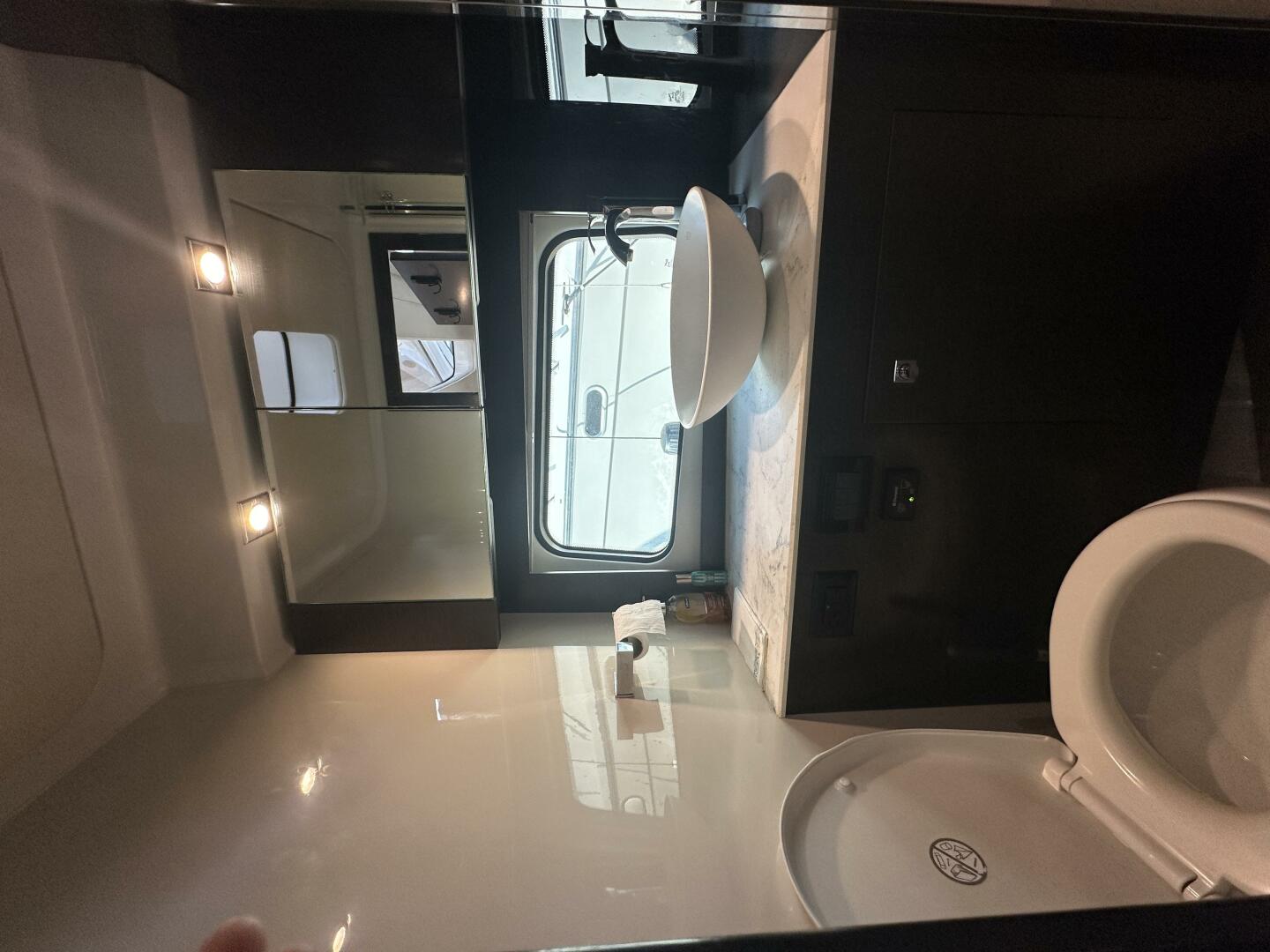 2017 Cruisers Yachts 390 Express Coupe - Image 28