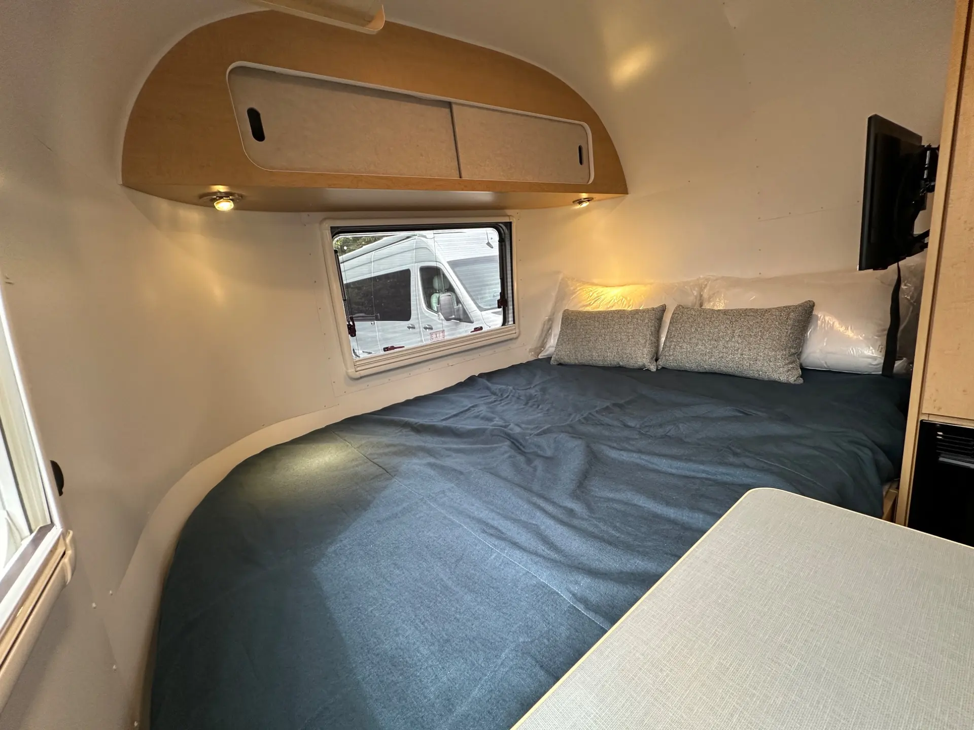 2027 Airstream World Traveler 17Rb - Image 28