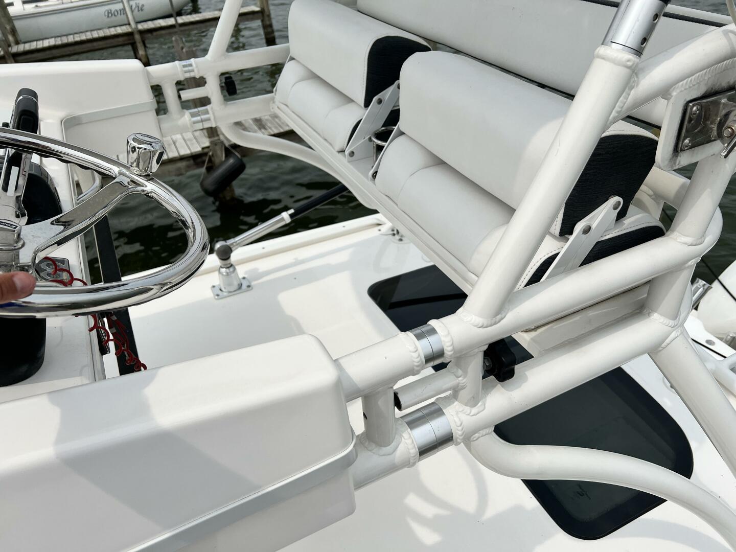 2012 Everglades 350 LX - Image 33