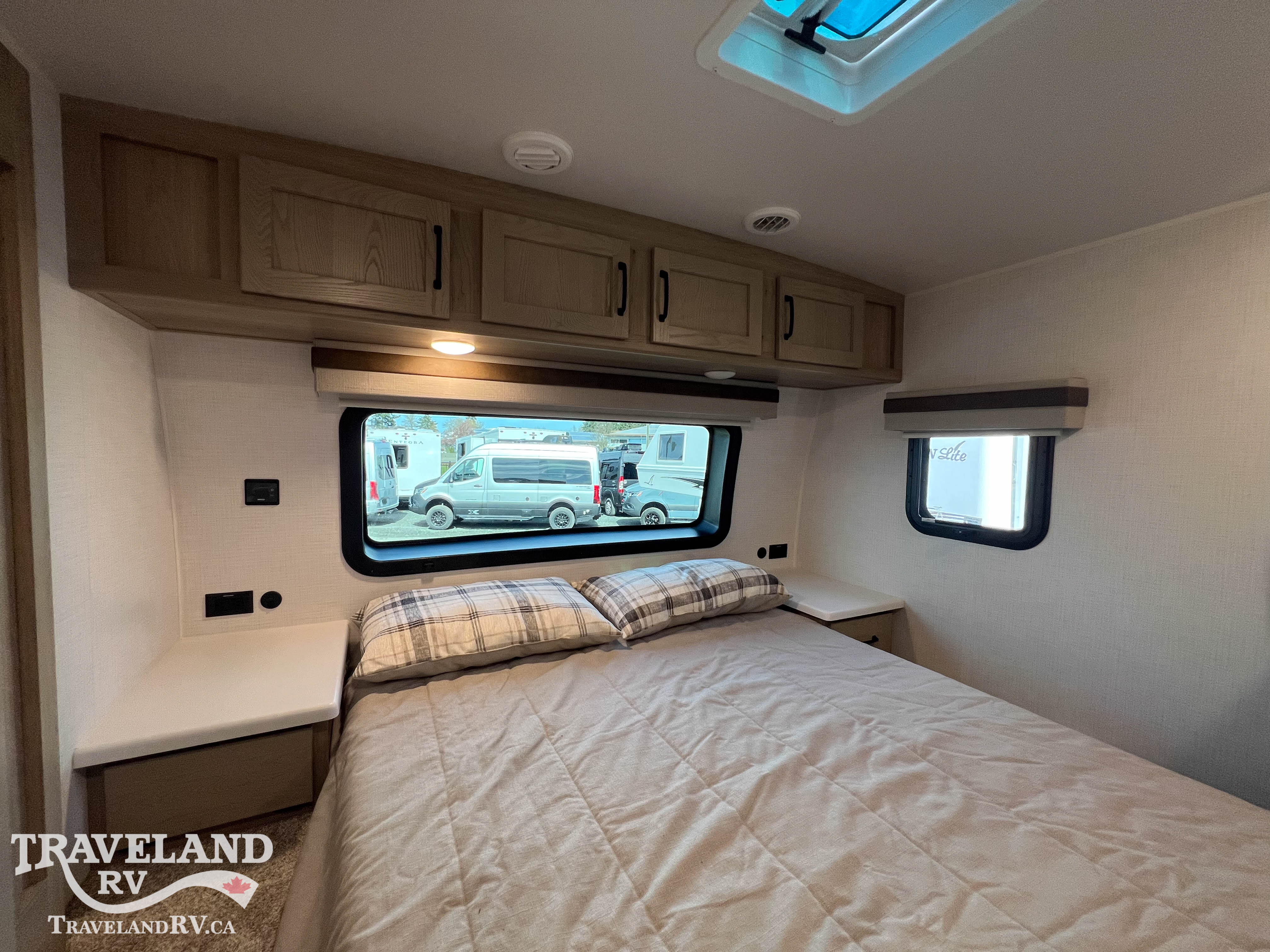 2024 Forest River Rockwood Ultra Lite 2616BH - Image 12