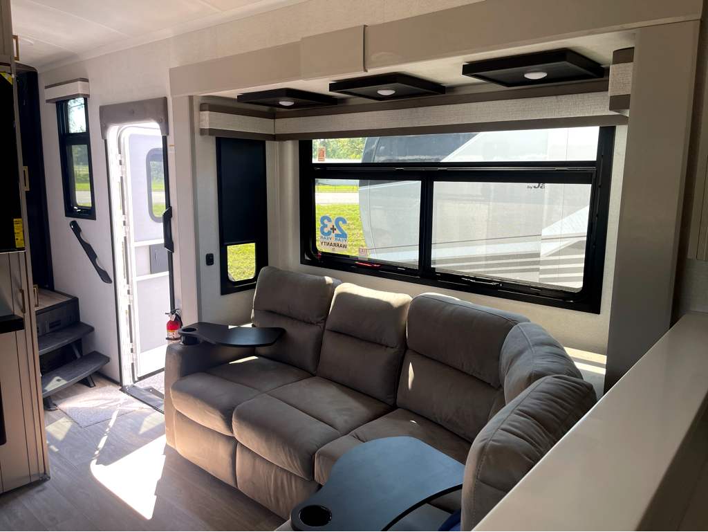 2027 JAYCO NORTH POINT 375TBDB - Image 14
