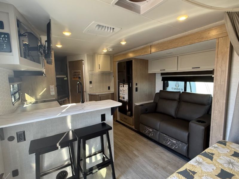 2026 Ember RV E-Series 22ETS - Image 4