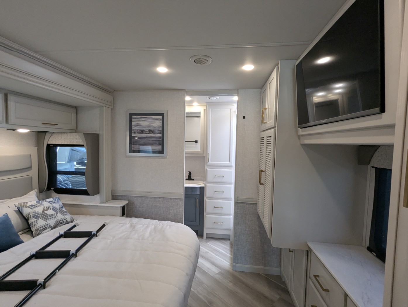 2026 Fleetwood Bounder 35K - Image 26