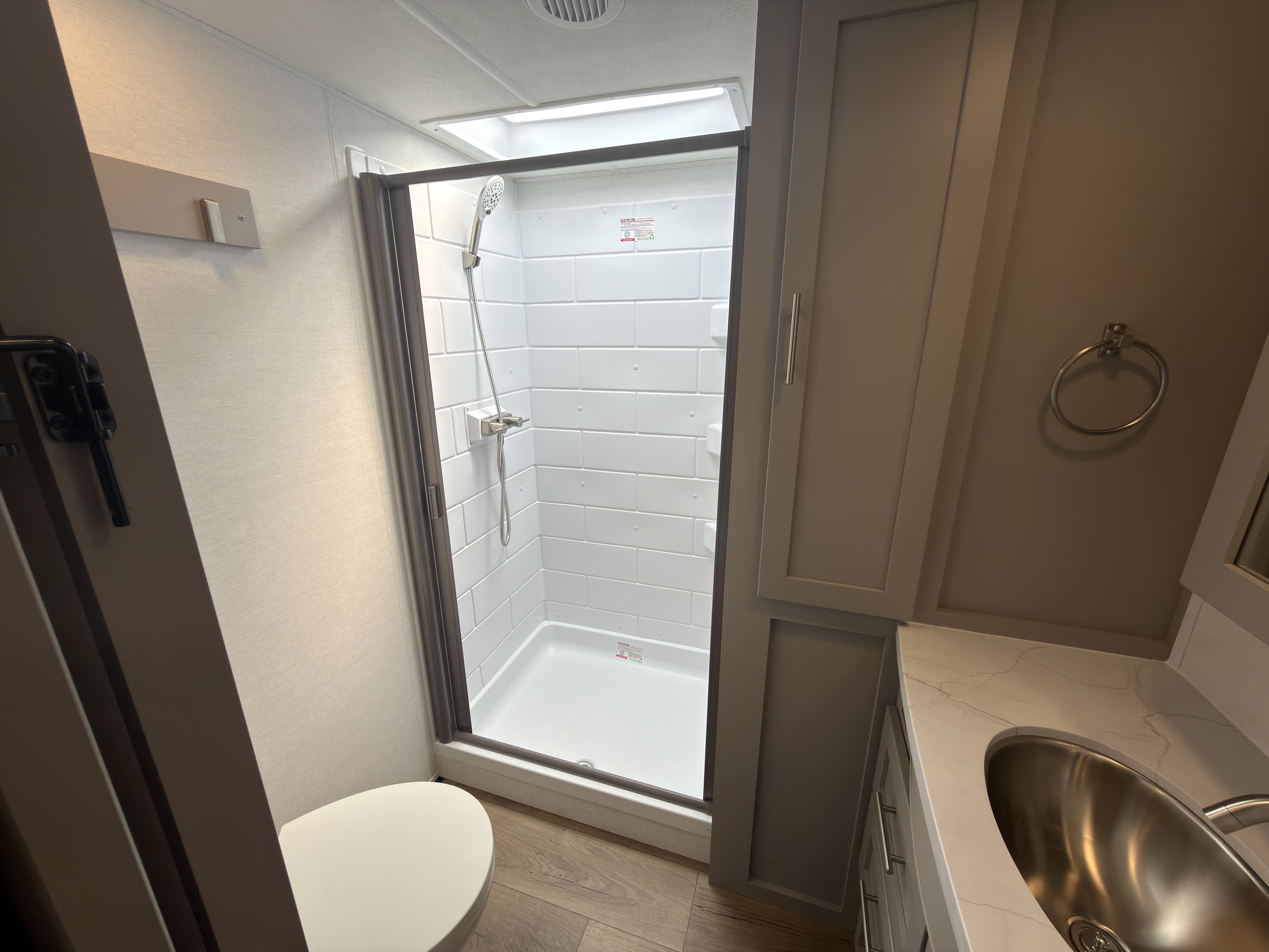 2026 Alliance RV Avenue 25RL - Image 17