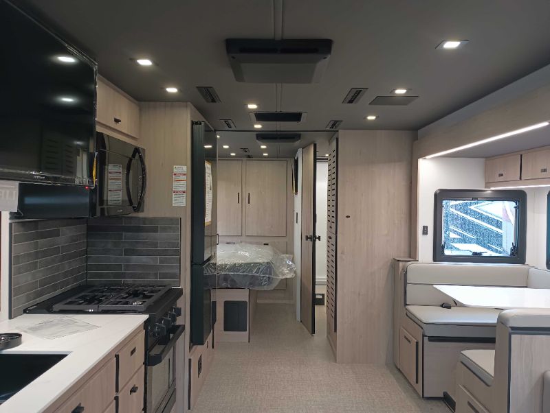 2026 Grand Design Lineage Series F 31ZW - Image 9
