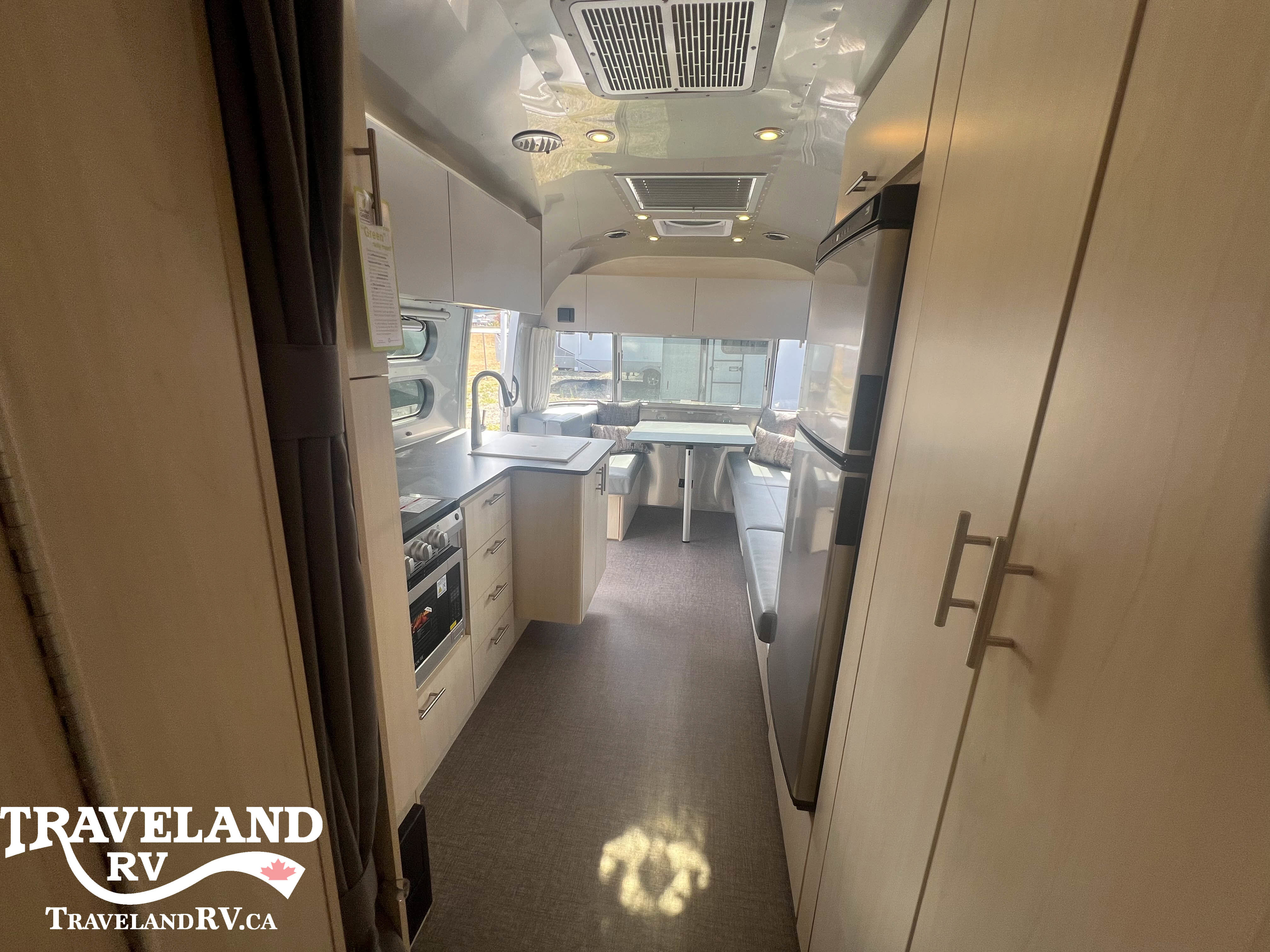 2026 Airstream Flying Cloud 27FB - Image 6