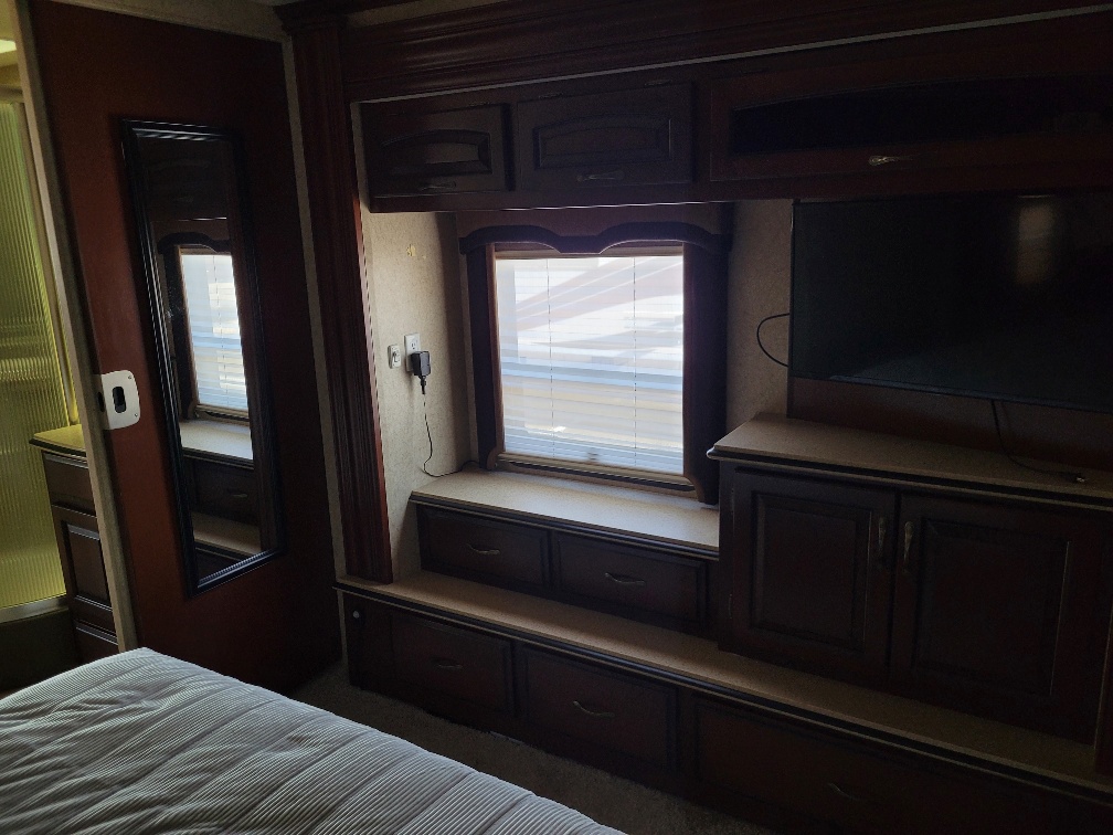2011 Newmar Dutchstar 4020 - Image 19