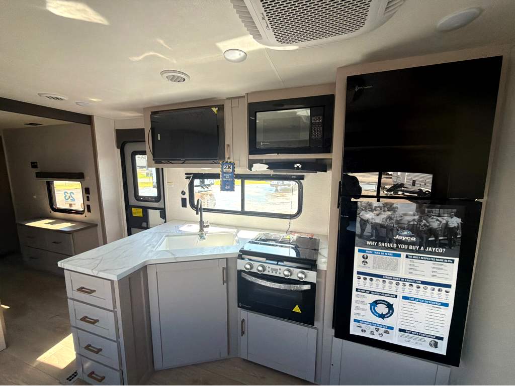 2027 JAYCO JAY FLIGHT 325BHT - Image 14