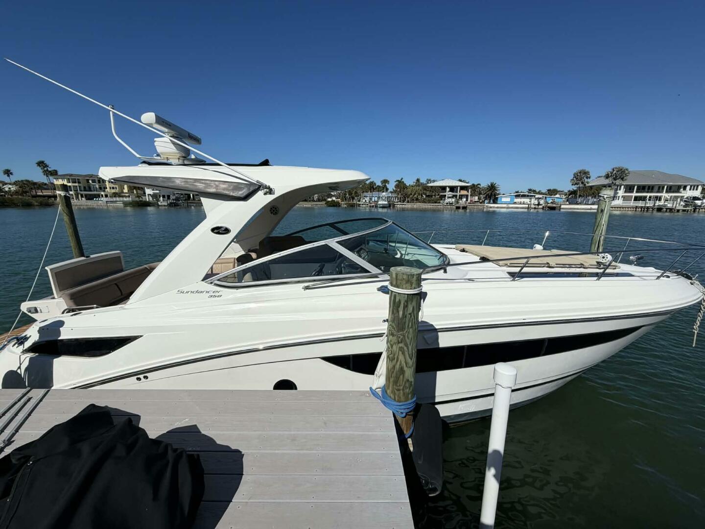 2016 Sea Ray 350 Sundancer - Image 3