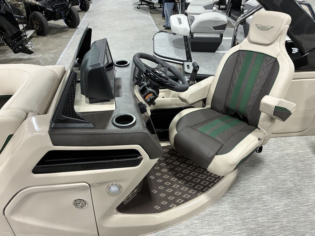 2026 Bennington 24MCSB Carbon Fiber Arch Tritoon Pontoon - Image 35