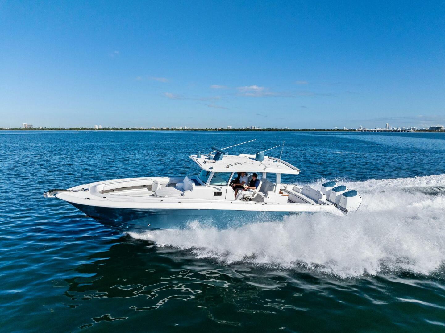 2023 HCB 42 Lujo - Image 3