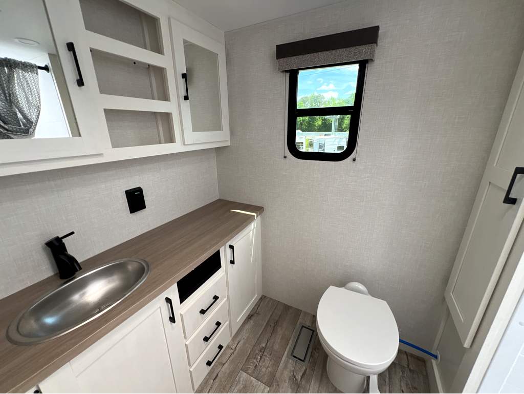 2026 VENTURE RV SIENNA 251VRB - Image 17