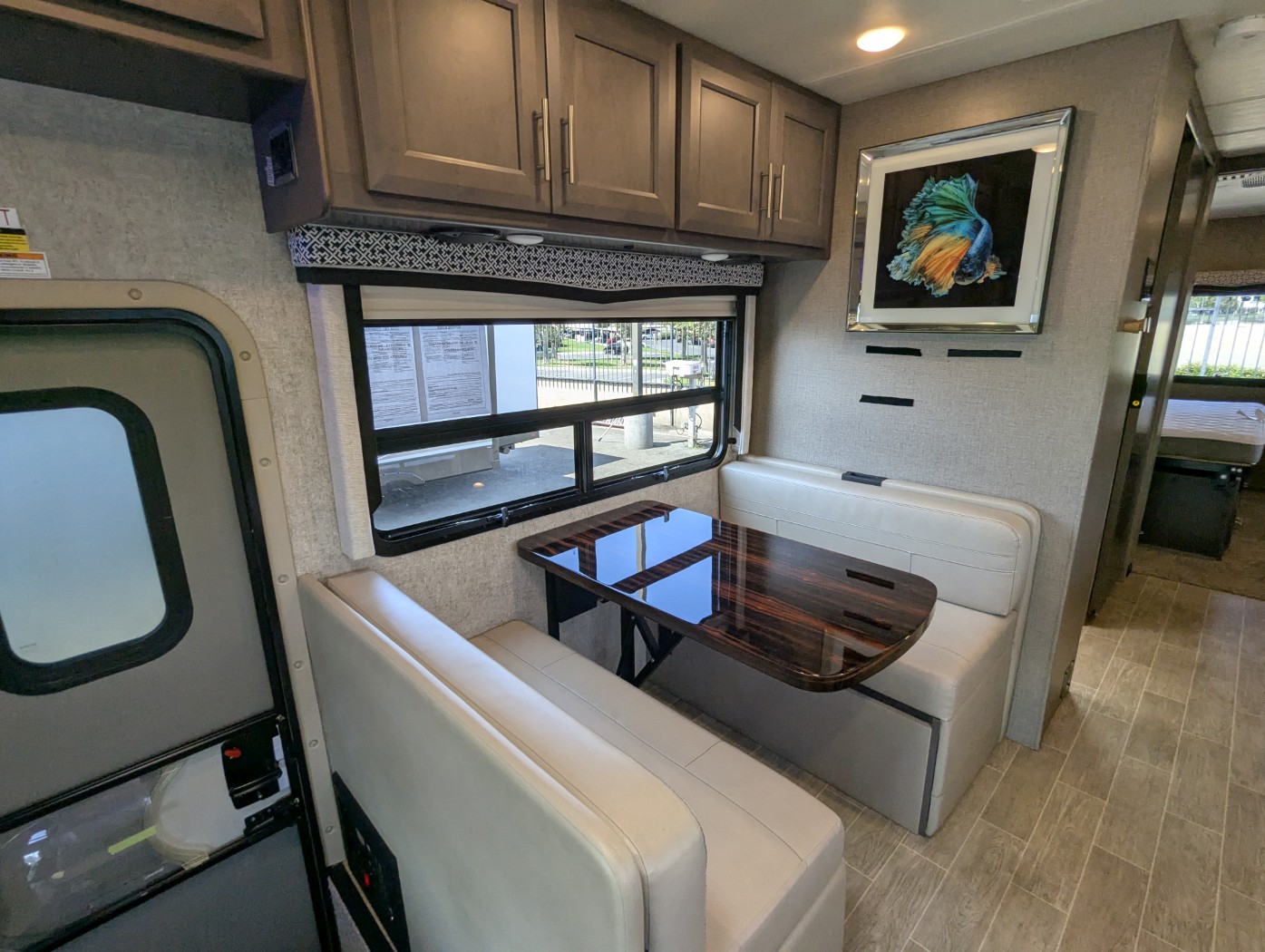 2021 Thor Motor Coach Omni SV34 - 4X4 - Image 14