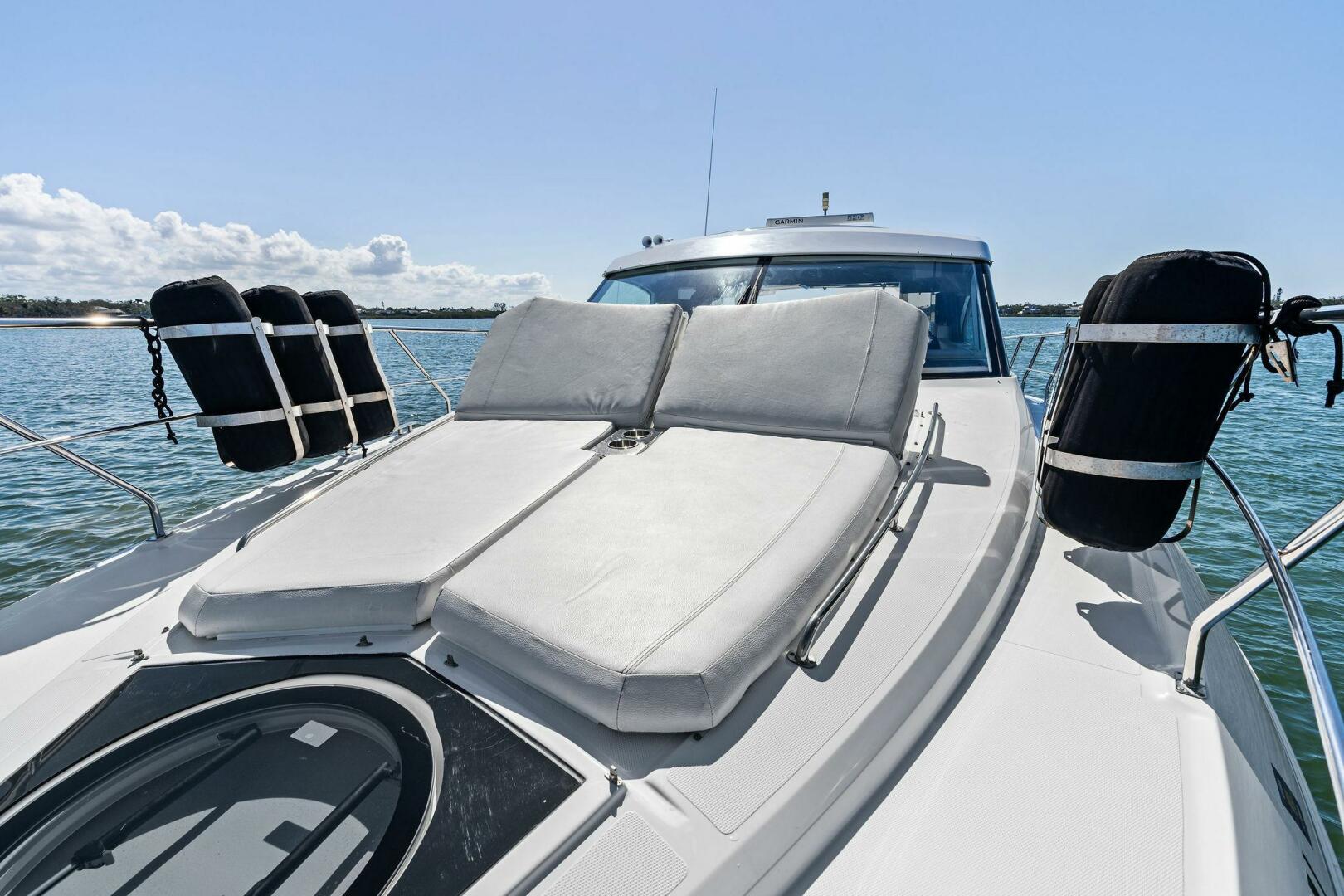 2019 Cruisers Yachts 45 Cantius - Image 6