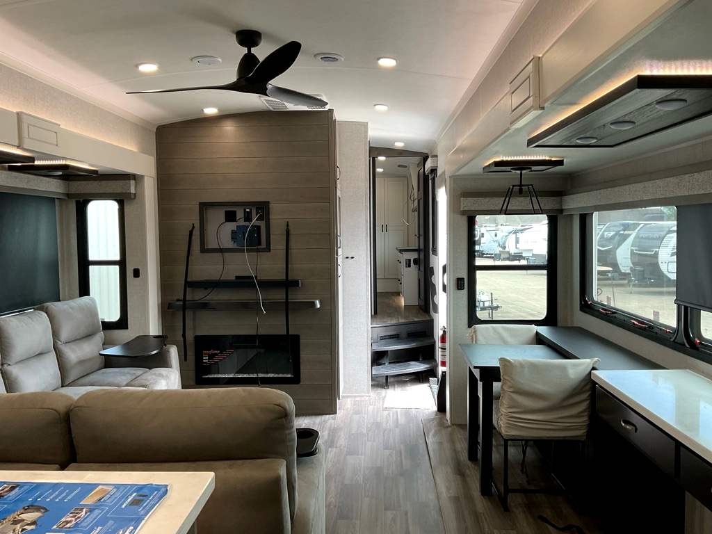 2025 JAYCO NORTH POINT 365 RKTS - Image 5