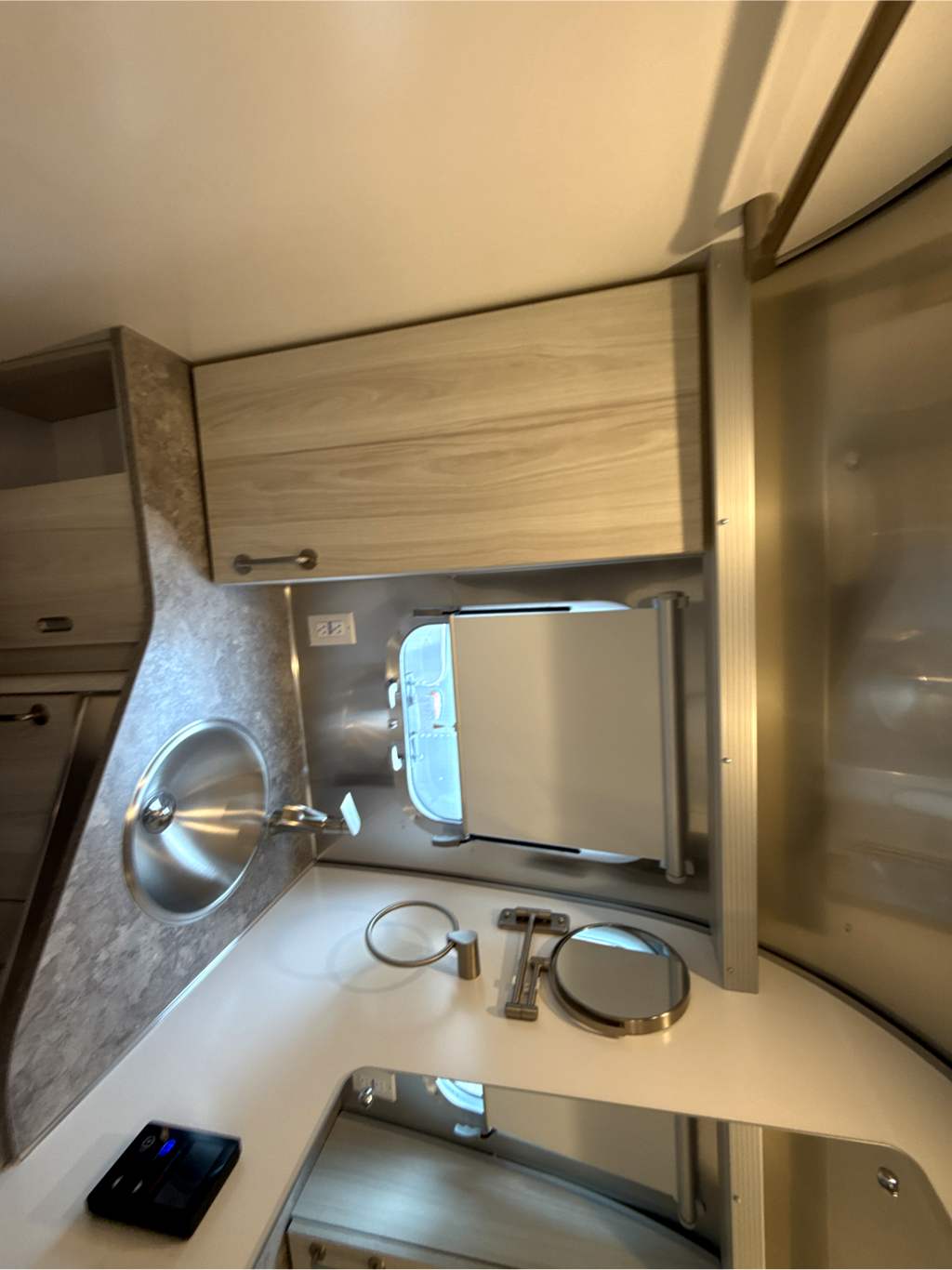 2027 Airstream International 25FB - Image 28