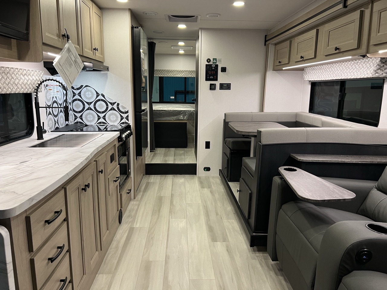 2026 Forest River Sunseeker 3010DSF - Image 8