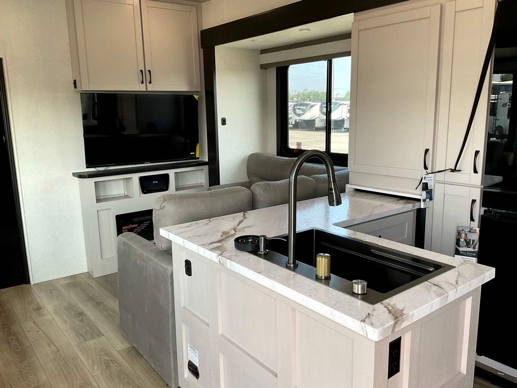 2026 JAYCO SEISMIC 395 - Image 31