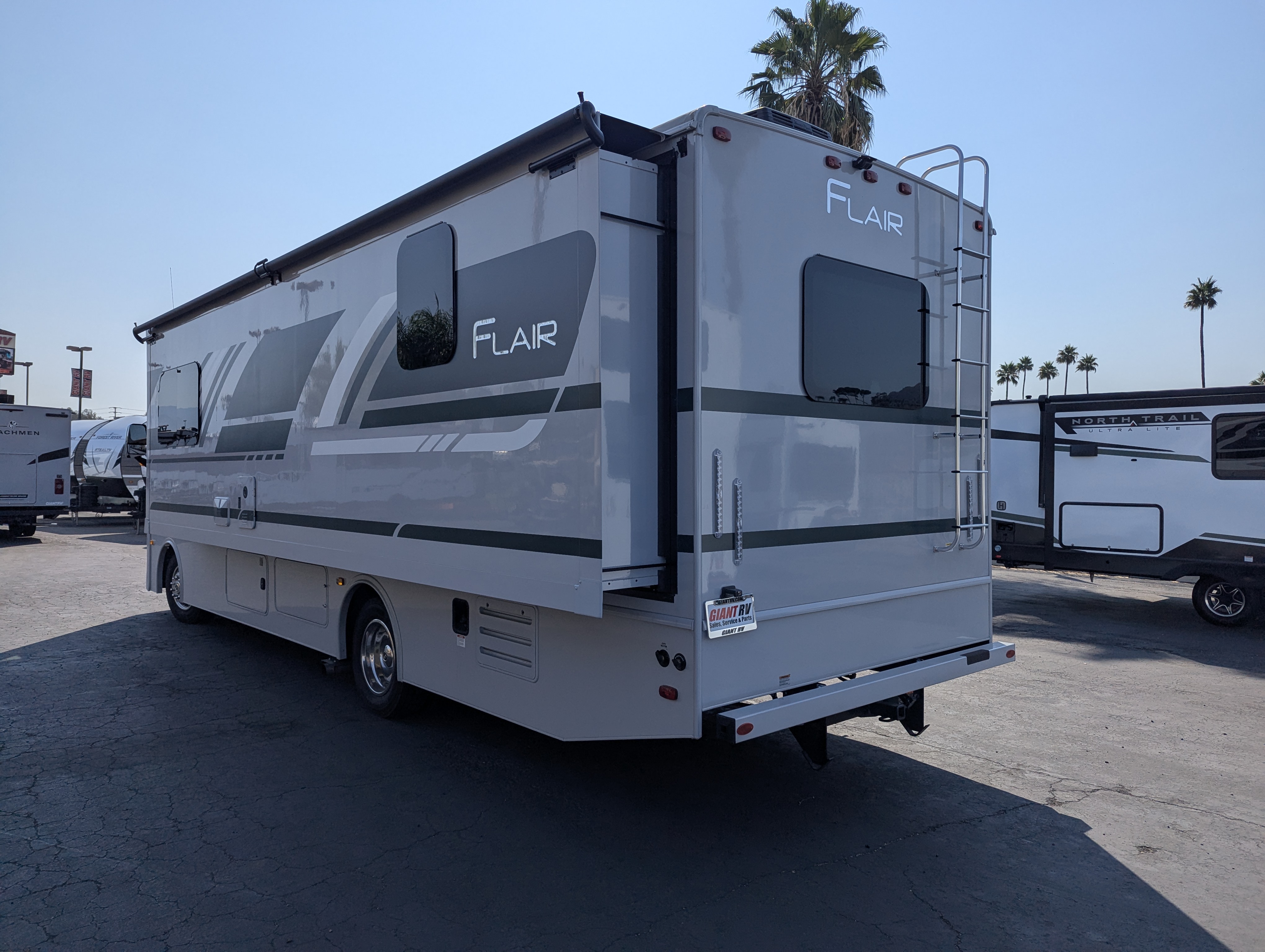 2026 Fleetwood Flair 29M - Image 4