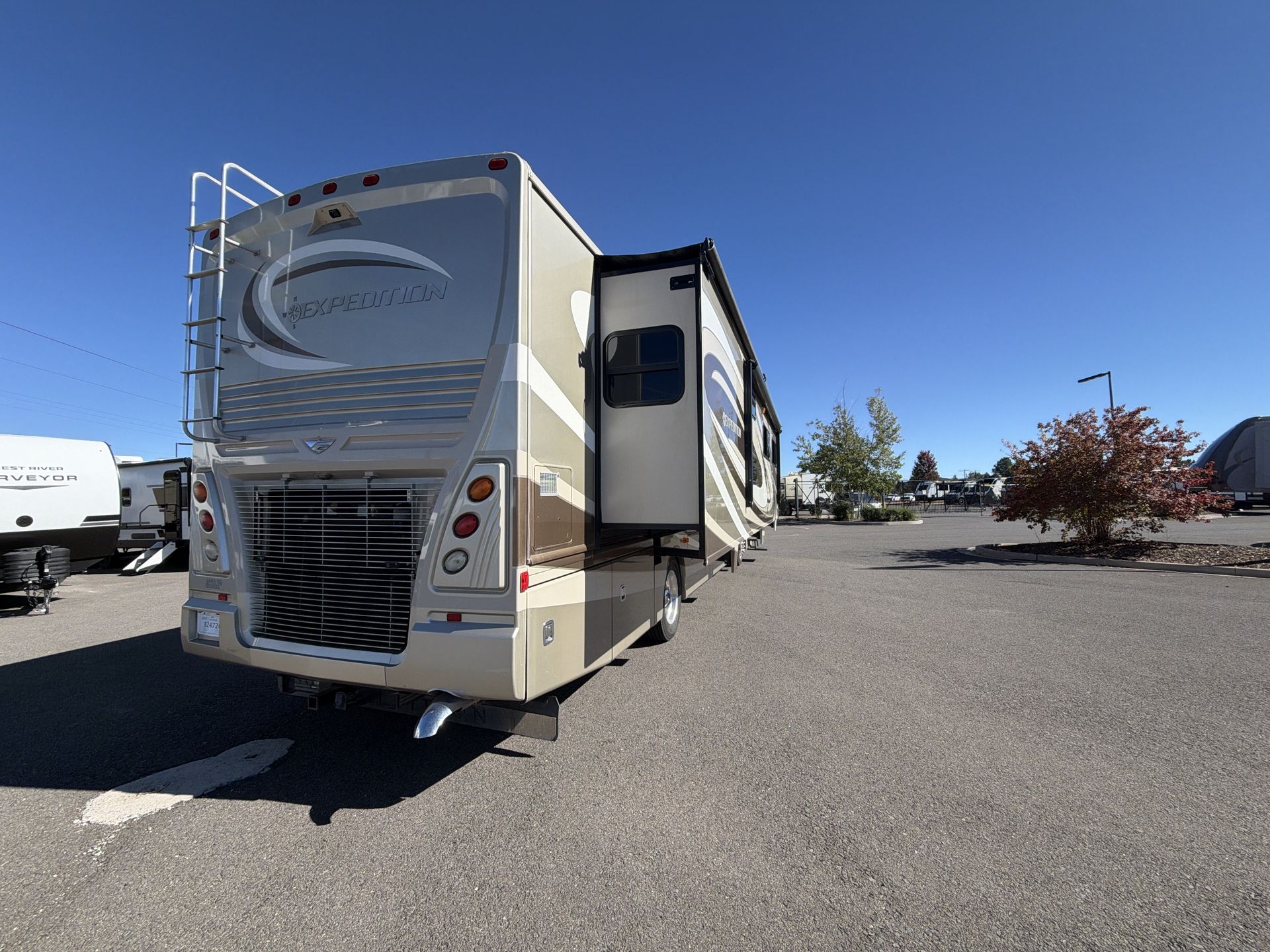 2013 Fleetwood Expedition 38B - Image 12