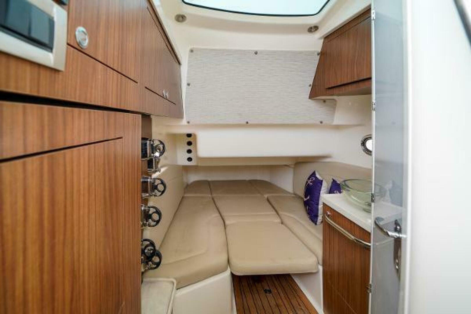 2018 Boston Whaler 380 Outrage - Image 25