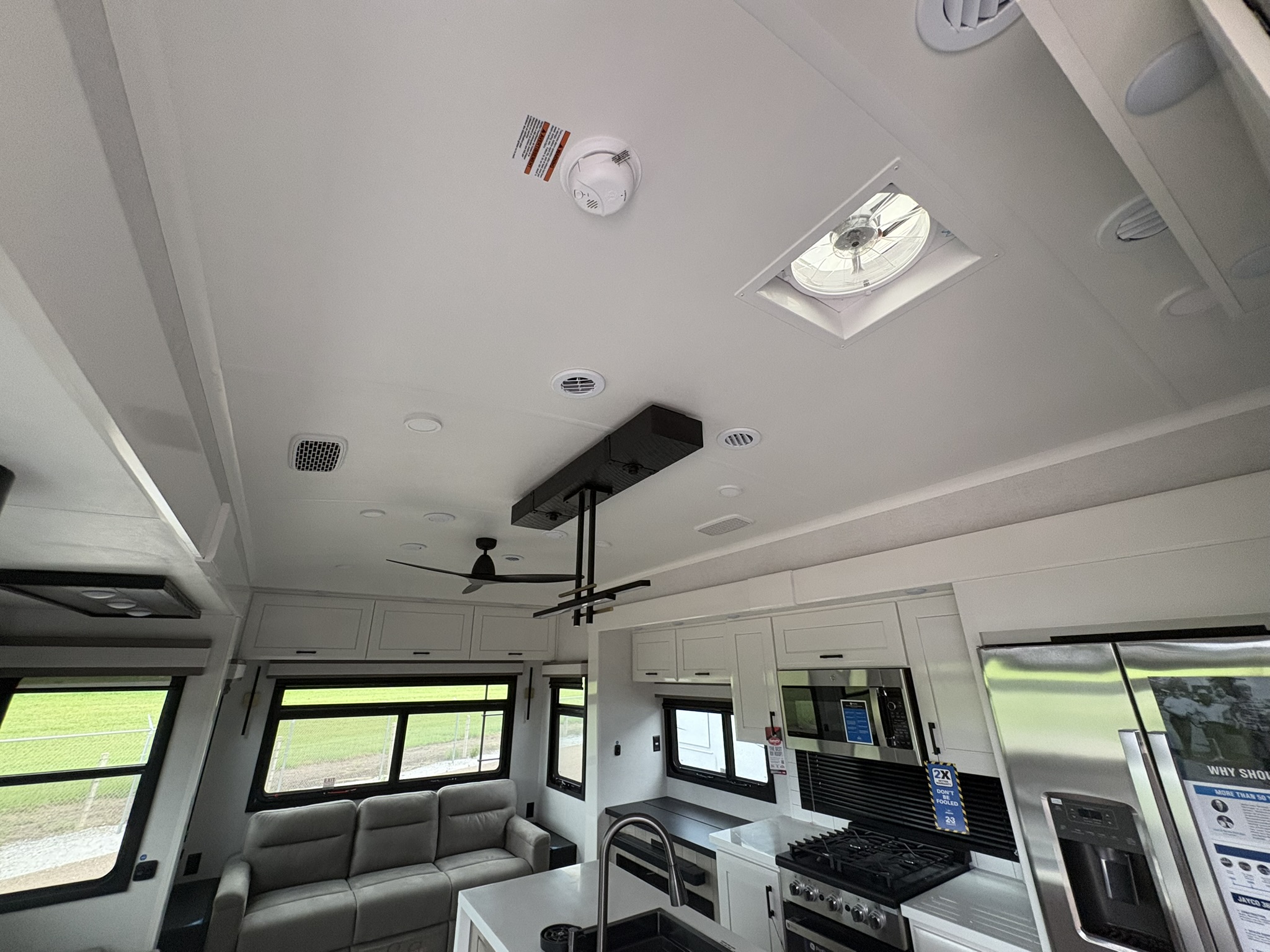 2027 JAYCO PINNACLE 32RLTS - Image 35