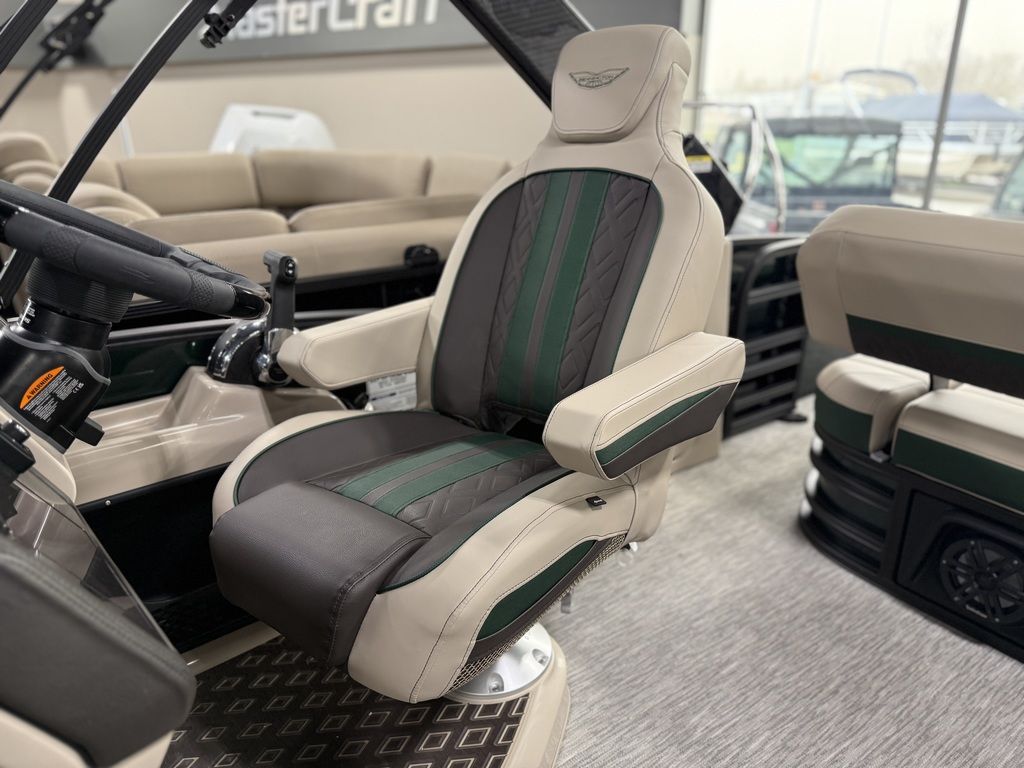 2026 Bennington 24MCSB Carbon Fiber Arch Tritoon Pontoon - Image 61