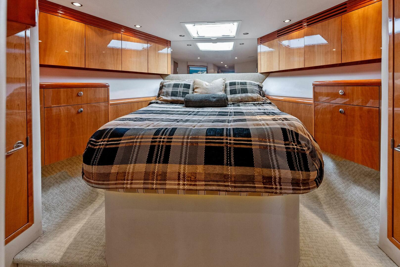 2007 Hatteras 64 Convertible - Image 19