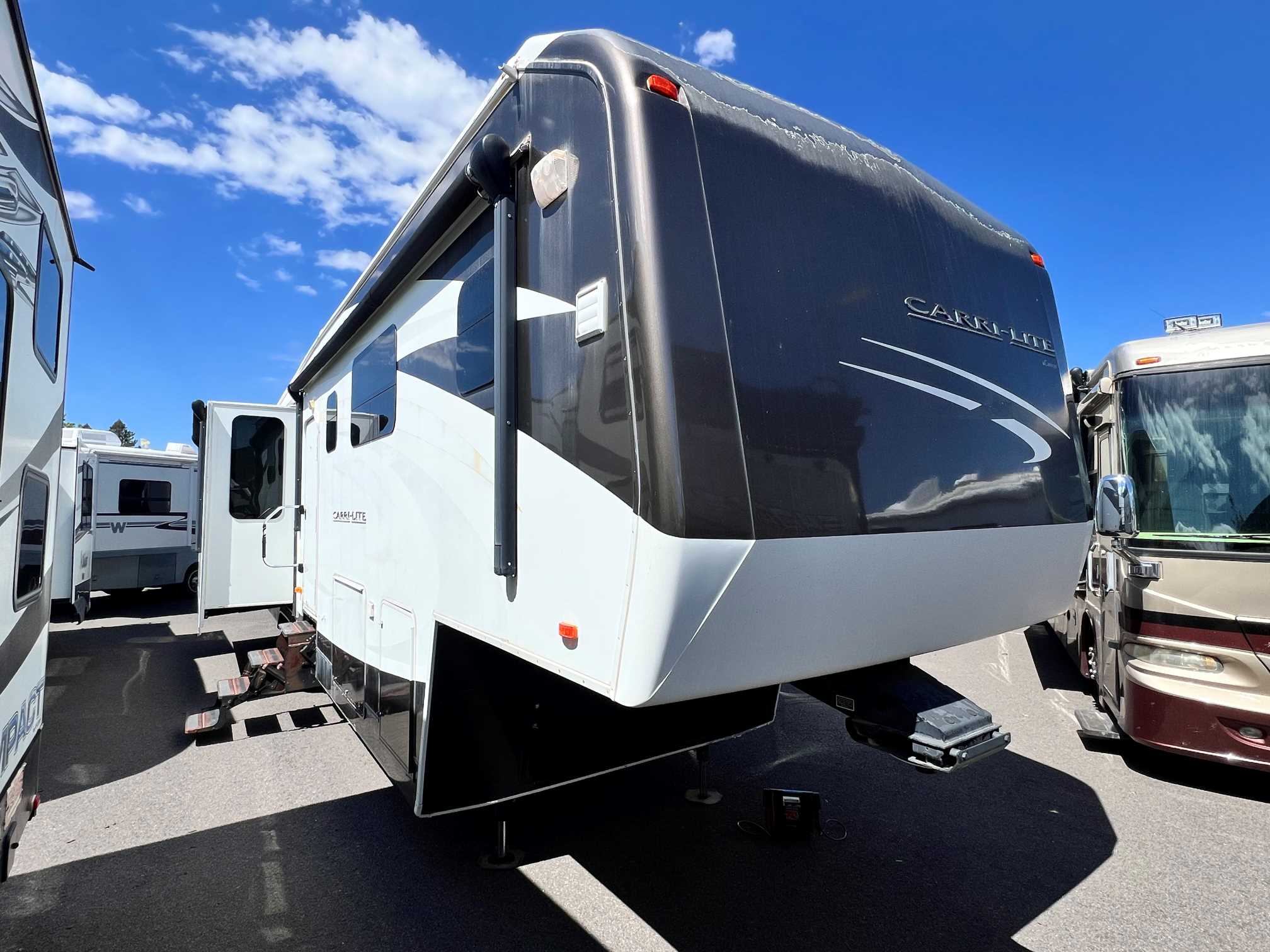 2010 Carriage Carri-Lite 37MSTR - Image 1
