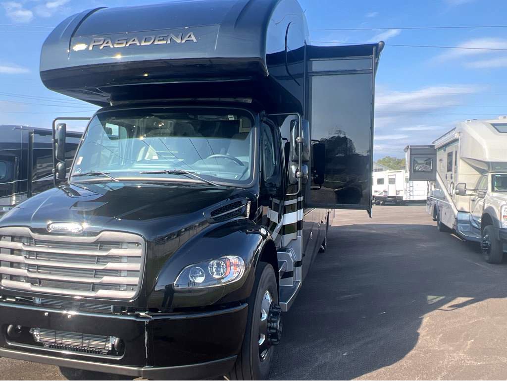 2026 THOR MOTOR COACH PASADENA 38FX - Image 2